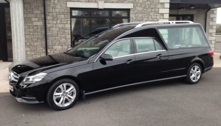 Mercedes 5 door Hearse - Ward's Funeral Directors